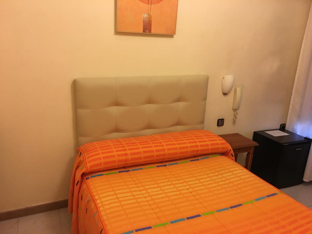 Hostal Cervantes Valdemoro Exterior photo