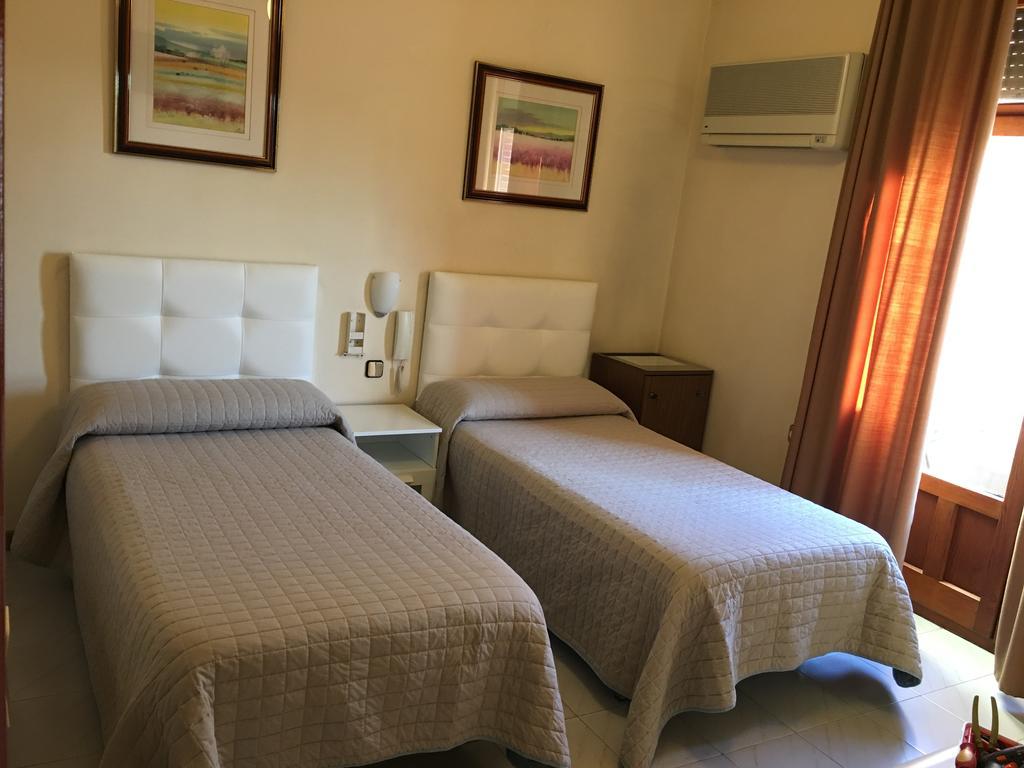 Hostal Cervantes Valdemoro Exterior photo