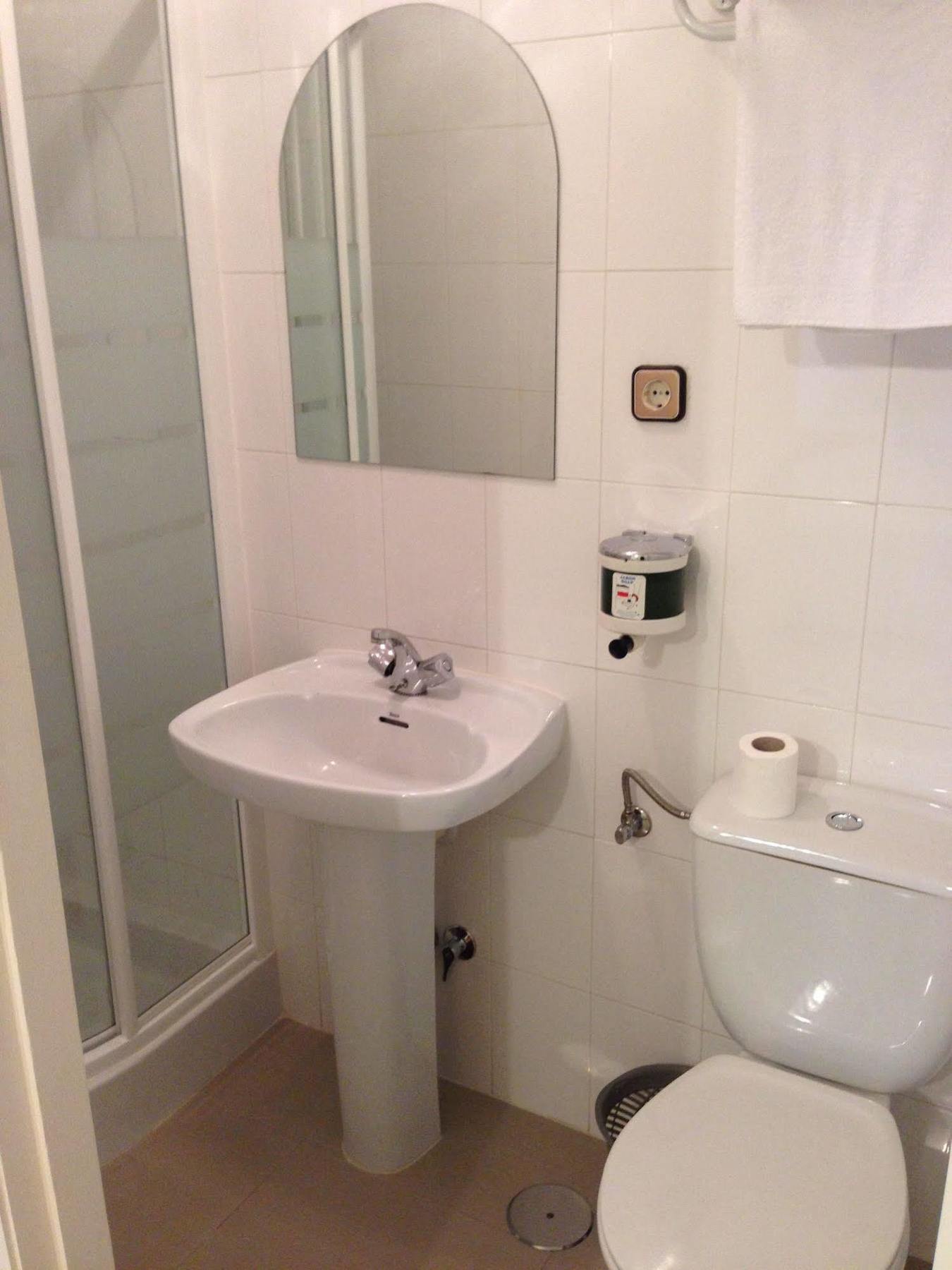 Hostal Cervantes Valdemoro Exterior photo