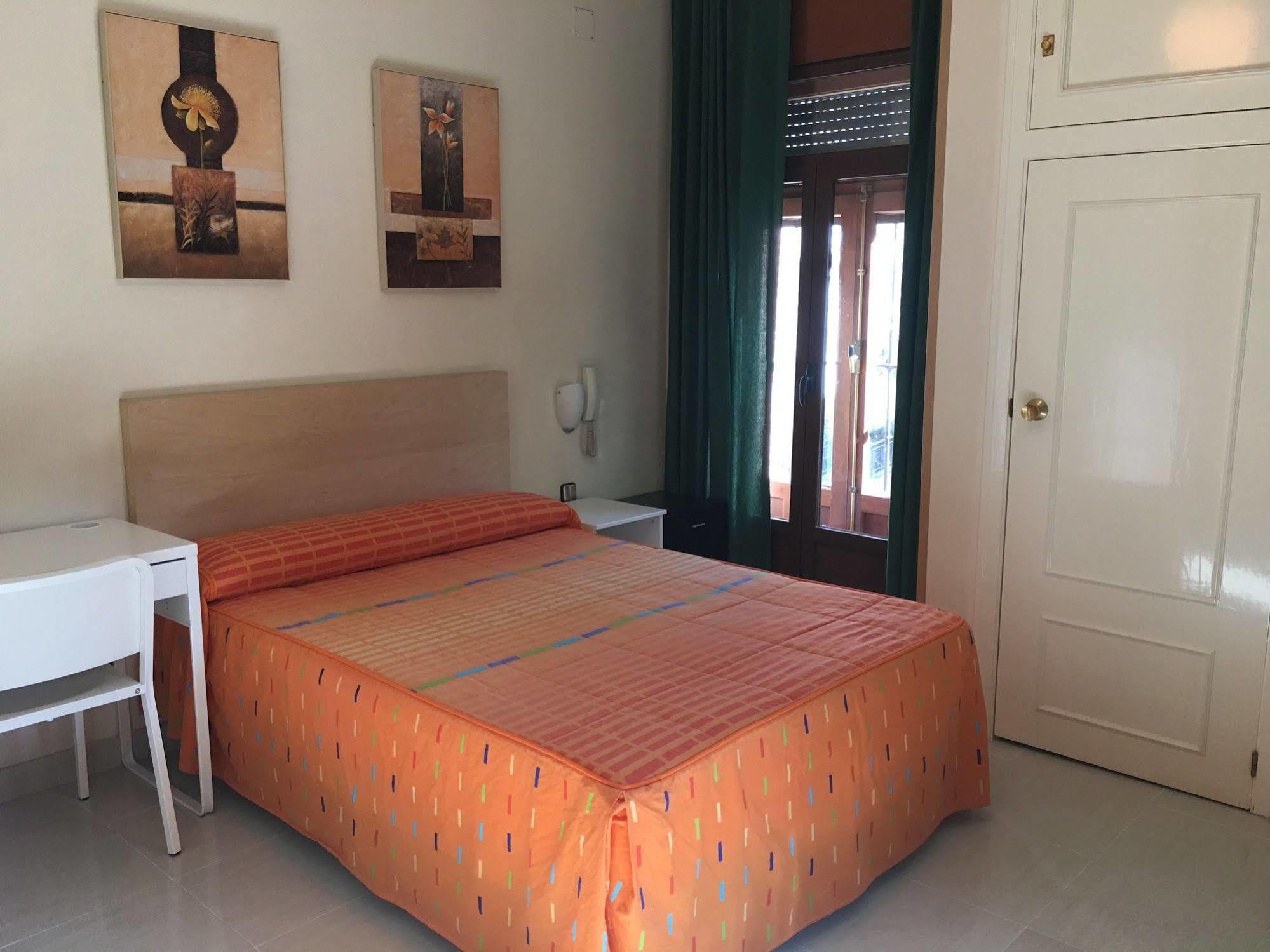 Hostal Cervantes Valdemoro Exterior photo