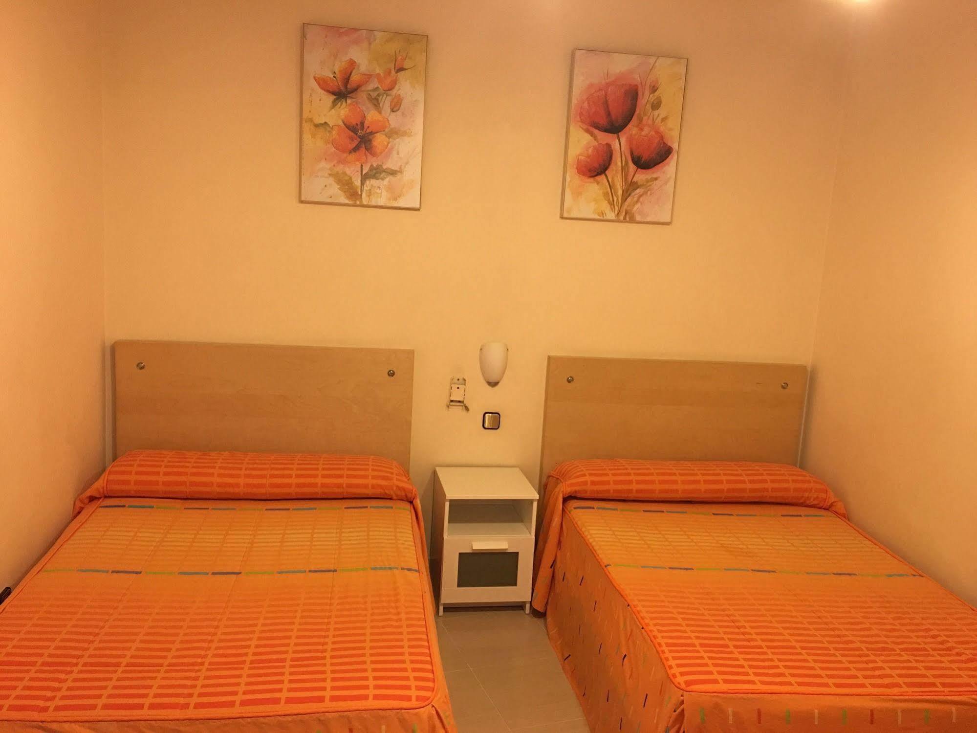 Hostal Cervantes Valdemoro Exterior photo
