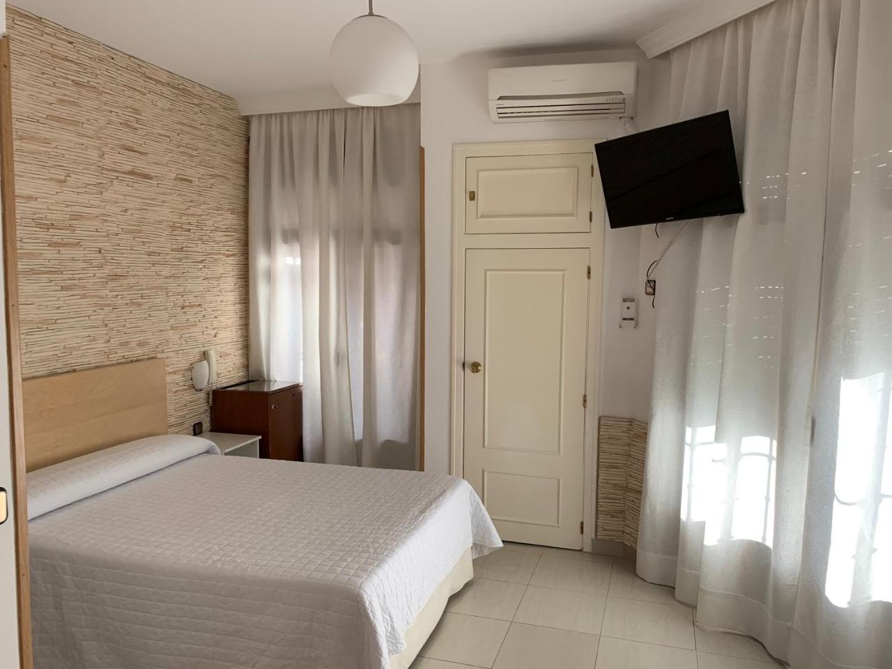 Hostal Cervantes Valdemoro Exterior photo